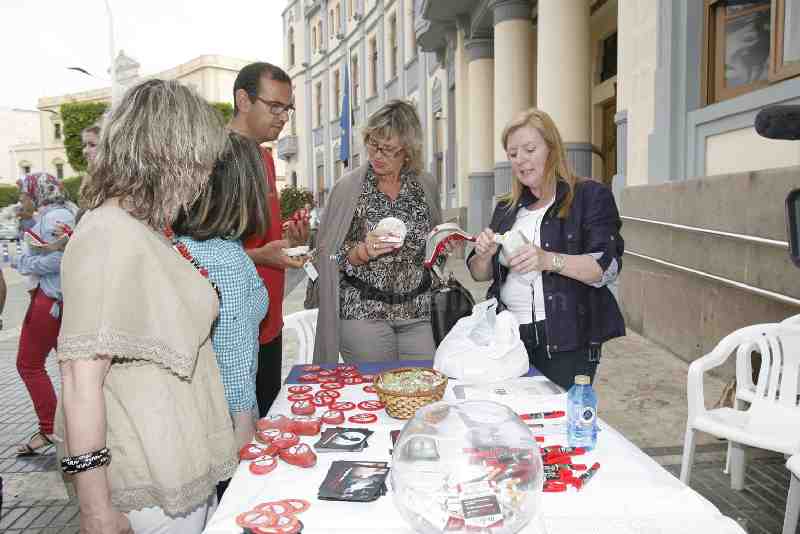 Cigarros por caramelos, así celebra Melilla el Día Mundial Sin Tabaco