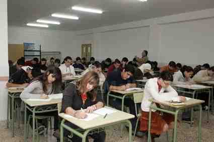 FETE-UGT cree que eliminar 4º de ESO supone la pérdida de un curso de enseñanza obligatoria y una se