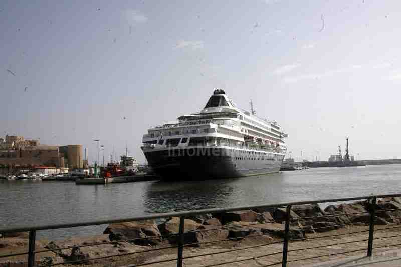 No es la primera vez que este crucero llega al Puerto de Melilla