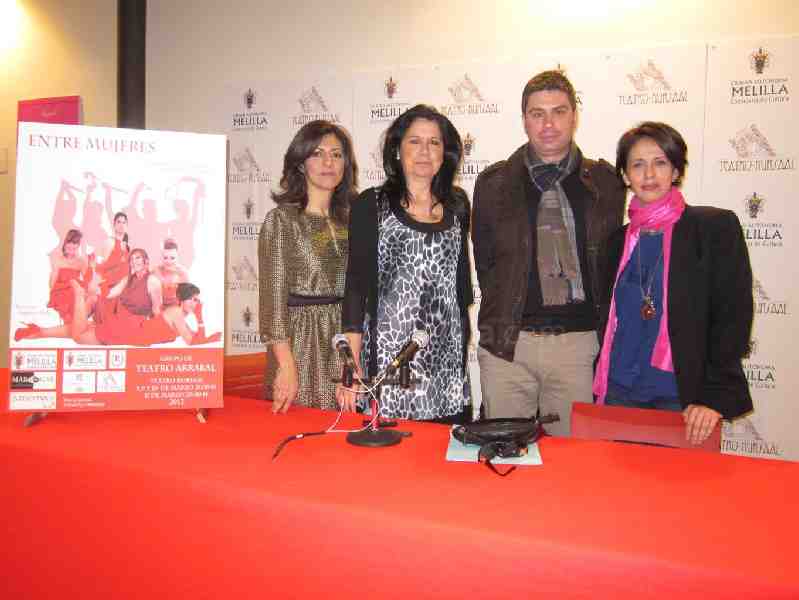 Aledo y Chocrón junto a Borja Puertas, director de 'Arrabal' y la viceconsejera de la Mujer, Fadela