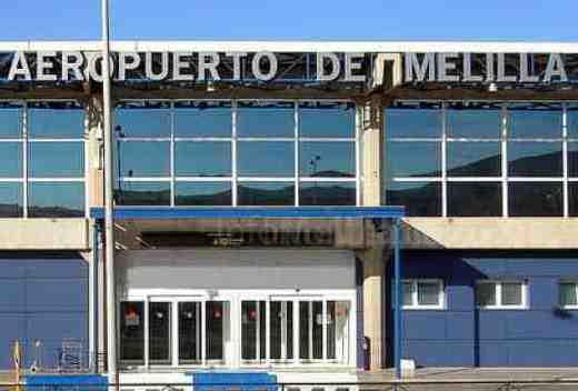 Escobar se pregunta si los melillenses contarán con la ayuda estatal para los billetes de avión y ba