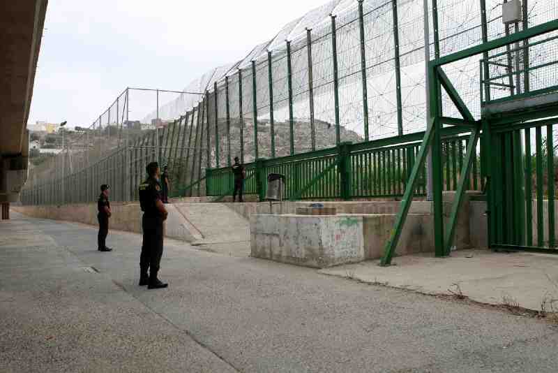 Baja la presión migratoria sobre la frontera de Melilla, pero sigue la alerta