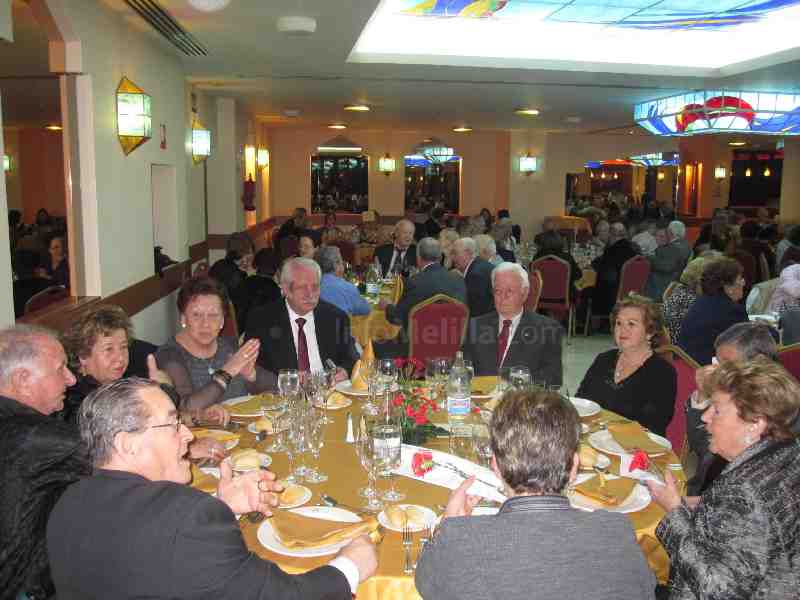 Los socios de la Casa de Melilla en Málaga celebraron San Valentín con cena y baile incluido