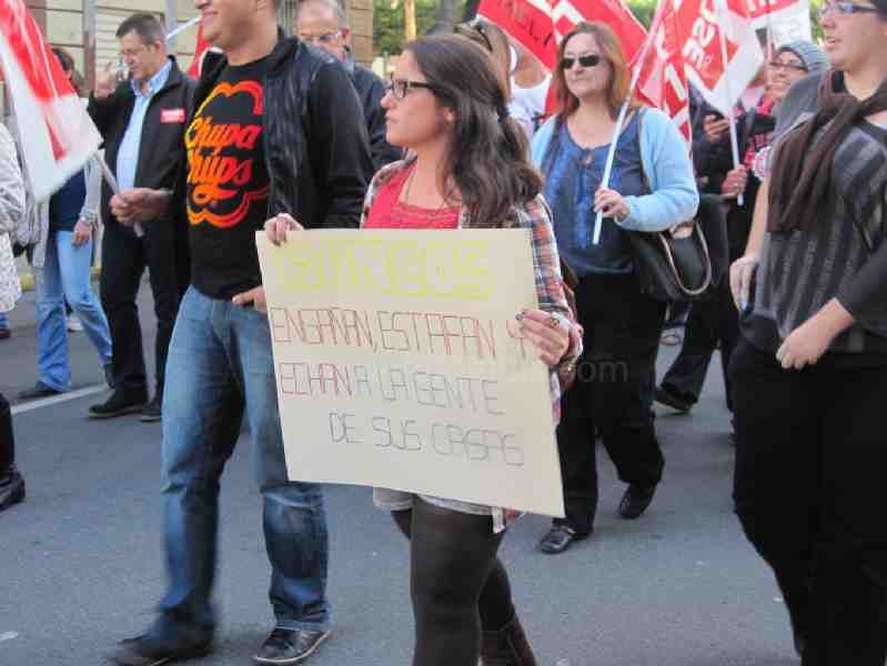 Cientos de melillenses participan en la manifestación convocada con motivo de la huelga general