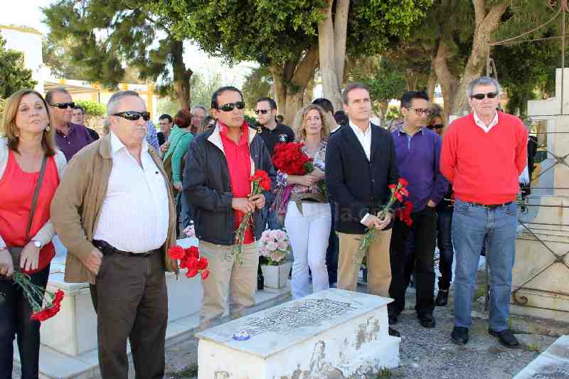 PSOE y UGT mantienen vivo el recuerdo de los represaliados por la dictadura y de los que lucharon por los derechos y libertades