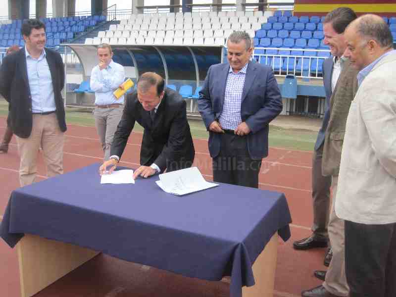 Comienzan las obras de rehabilitación de la cubierta de la tribuna del Álvarez Claro con una inversión de 336.000 euros