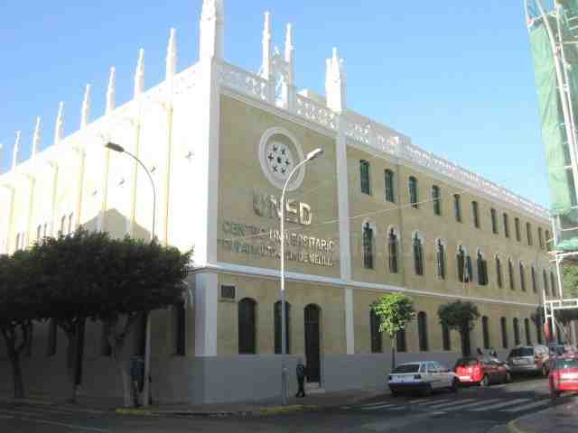 Fachada de la UNED