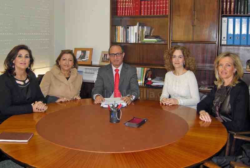 El equipo decanal asegura que El Barkani es buen conocedor de los problemas de la facultad