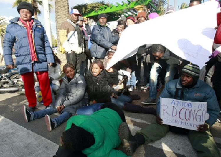 Inmigrantes del Congo inician protestas frente a la Delegación del Gobierno