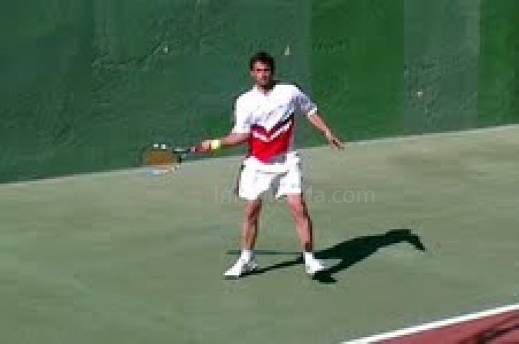 Tenis: Carlos Gámez se mantiene como el mejor tenista local