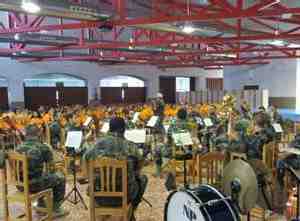 La Unidad de Música militar ofrece un divertido concierto a los niños de las Colonias Urbanas de Cáritas