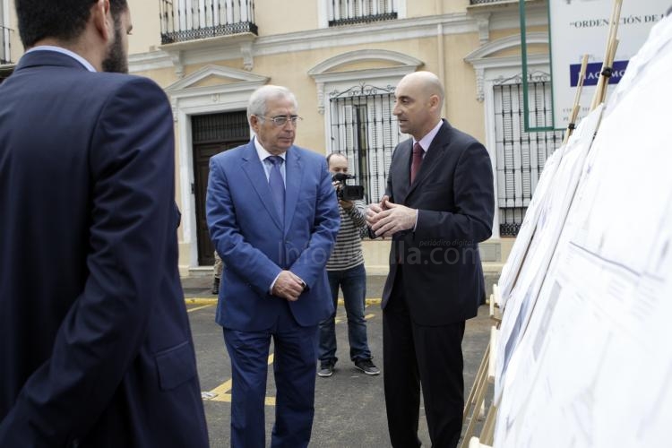 En marcha las obras de adecuación de la calle Pedro Segura y su conversión en plaza peatonal
