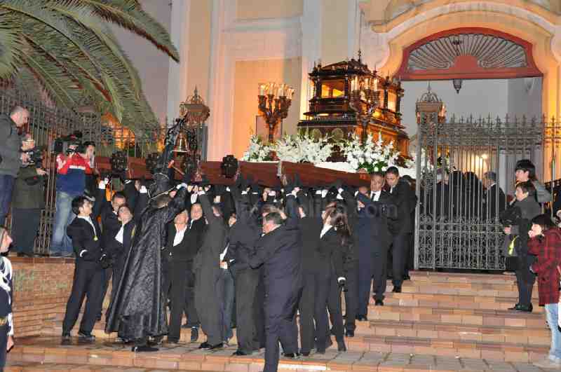 El Santo Entierro cala, un año más, en el corazón de los melillenses