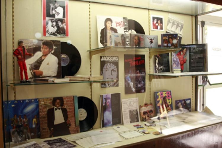 Vitrina centrada en la trayectoria artística de Michael Jackson