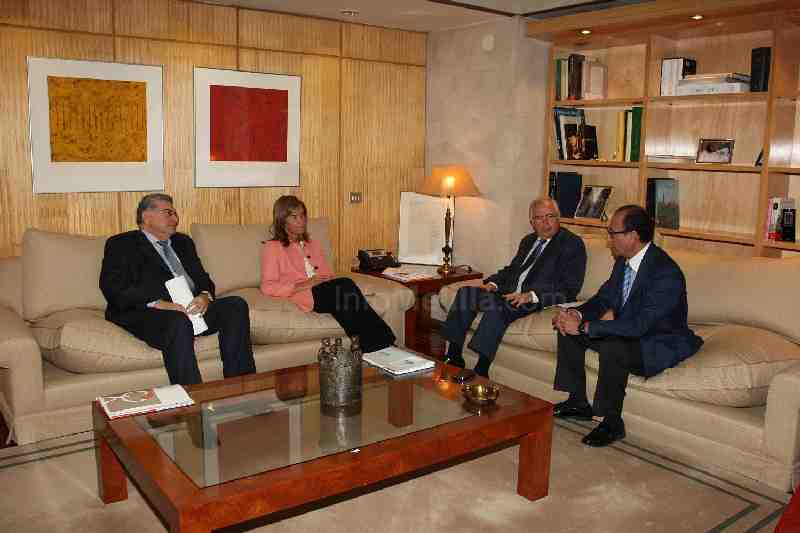 Ana Mato se compromete a agilizar los trámites para la construcción del Hospital de Melilla