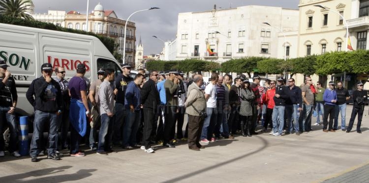 Calderón cree "impropia" la protesta de policías locales y recuerda que lo que se persigue es dar cumplimiendo a un RD