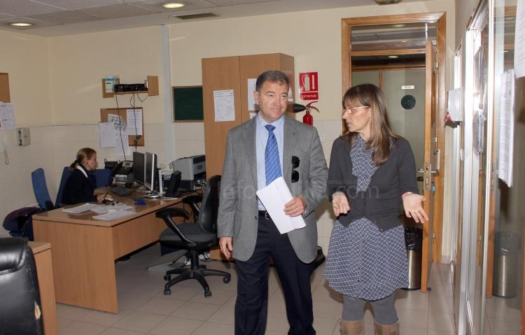 Robles se compromete a dar una solución a los problemas estructurales del servicio del 061 "a corto plazo"