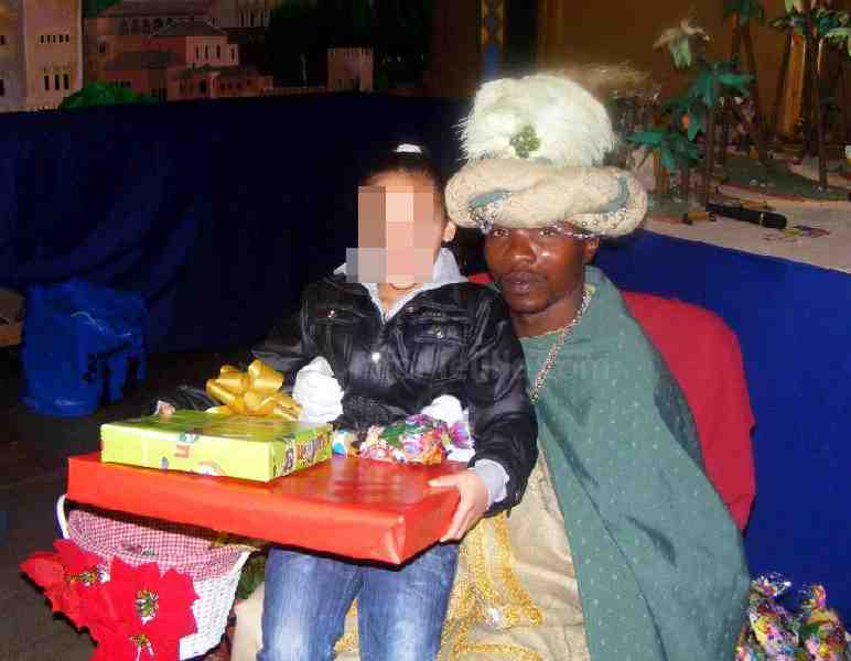 Melchor, Gaspar y Baltasar llevan la alegría a los hijos de los internos del Centro Penitenciario de Melilla