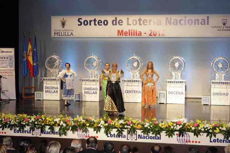 El Teatro Kursaal se llena para recibir a los niños de San Ildefonso y presenciar el sorteo de la Lotería Nacional
