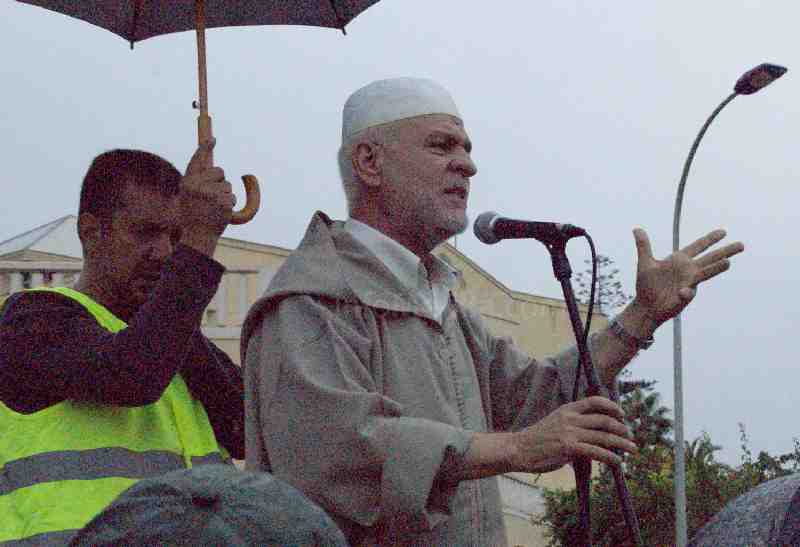 El imam de la Mezquita Central ha pronunciado unas palabras al término del recorrido