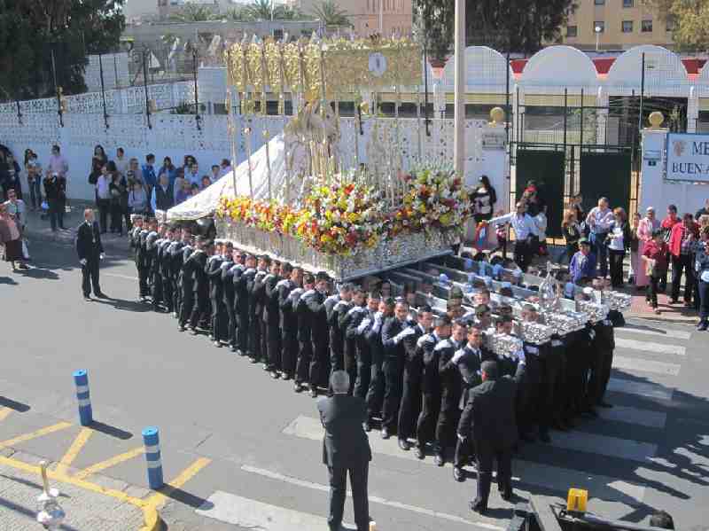 Nuestra Señora del Rocío, espléndida en el Domingo de Resurrección