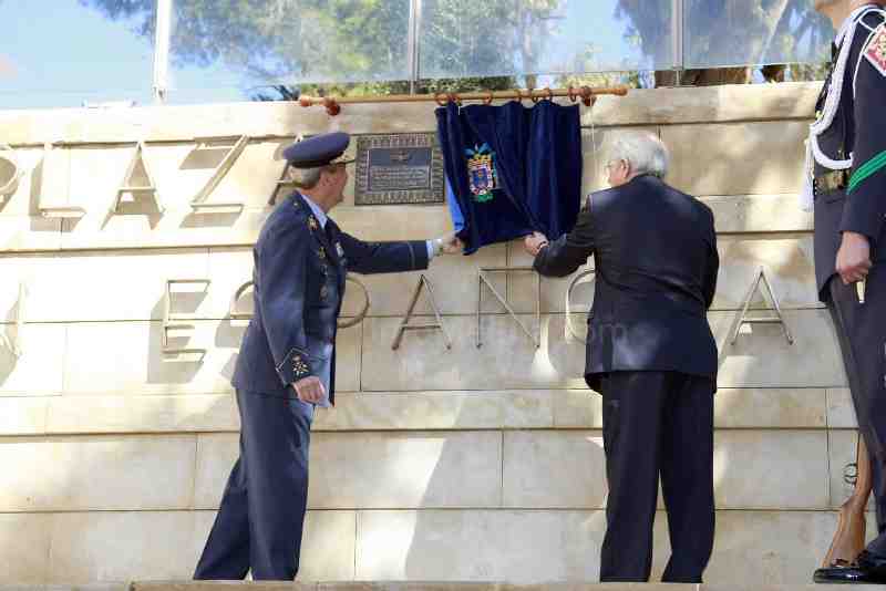 El JEMA asiste en Melilla a un homenaje del Gobierno local a la Aviación Española