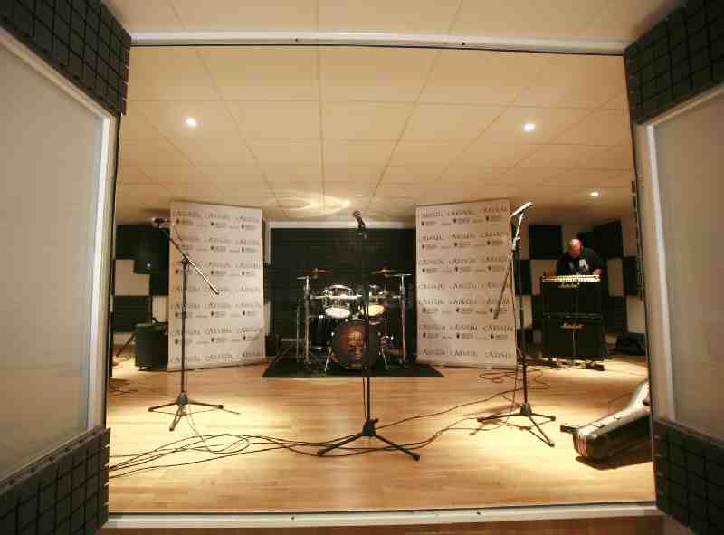 El Gobierno de Melilla inaugura un nuevo local de ensayo para grupos de música locales