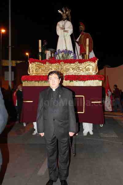'La Sentencia' y su paso sevillano emocionan en la noche del Lunes Santo
