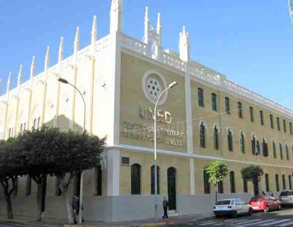 Fachada del centro asociado a la UNED