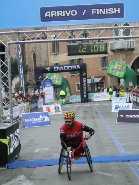 El deportista paralímpico Rafa Botello se inscribe en la media maraton "Ciudad de Melilla"