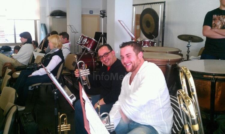 Miembros de la Orquesta durante los ensayos