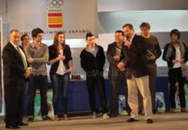 Gala Triatlon 2011: Javier Gillot recoge el premio al mejor oficial español
