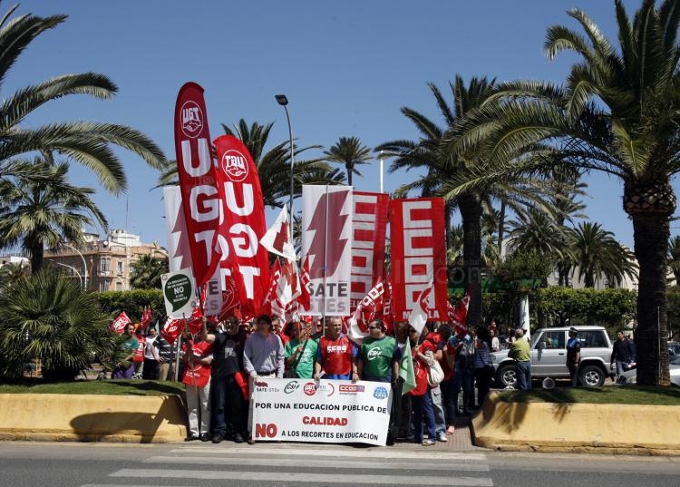 Unas 200 personas protestan por los recortes en Educación en una jornada de huelga con un seguimiento "mucho mayor"