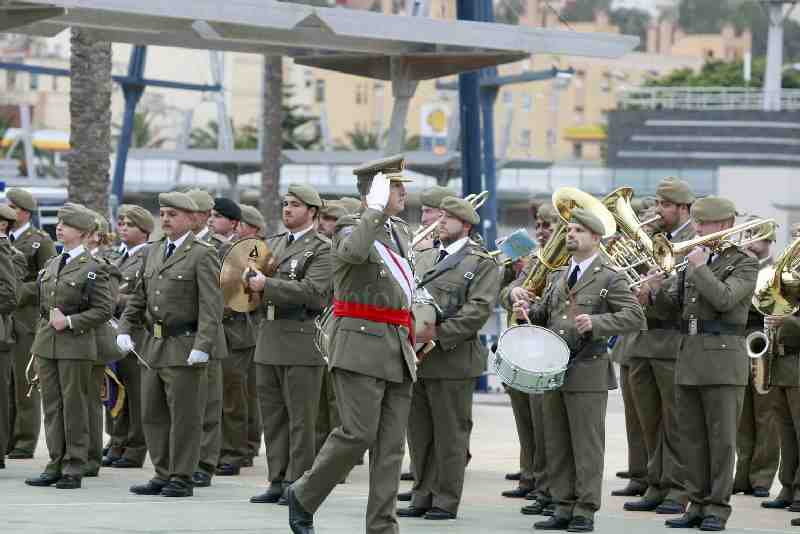 Más de 200 personas reafirman su amor patrio en la Jura de Bandera Civil celebrada en Melilla