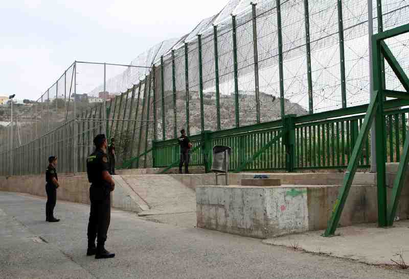 Unos 70 inmigrantes se aproximan a la valla de Melilla pero no logran entrar