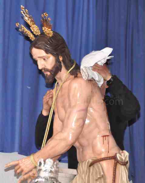 El Flagelado regresa empapado a refugiarse con Nuestra Señora del Mayor Dolor