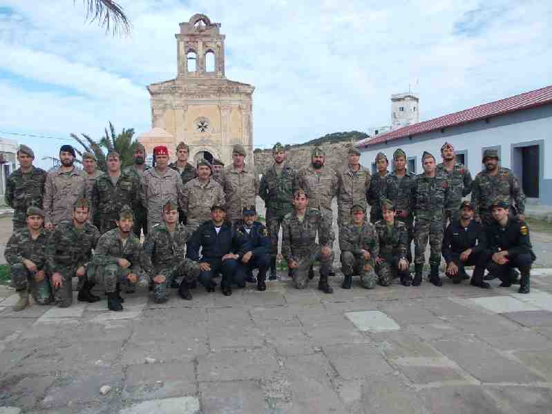 El comandante general visita a los militares destacados en islas y peñones