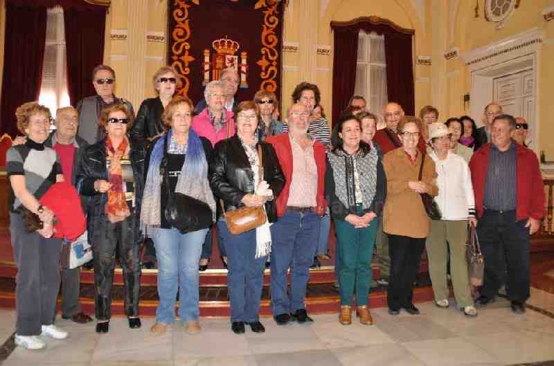 Foto de familia con todos los visitantes y Cristina Rivas