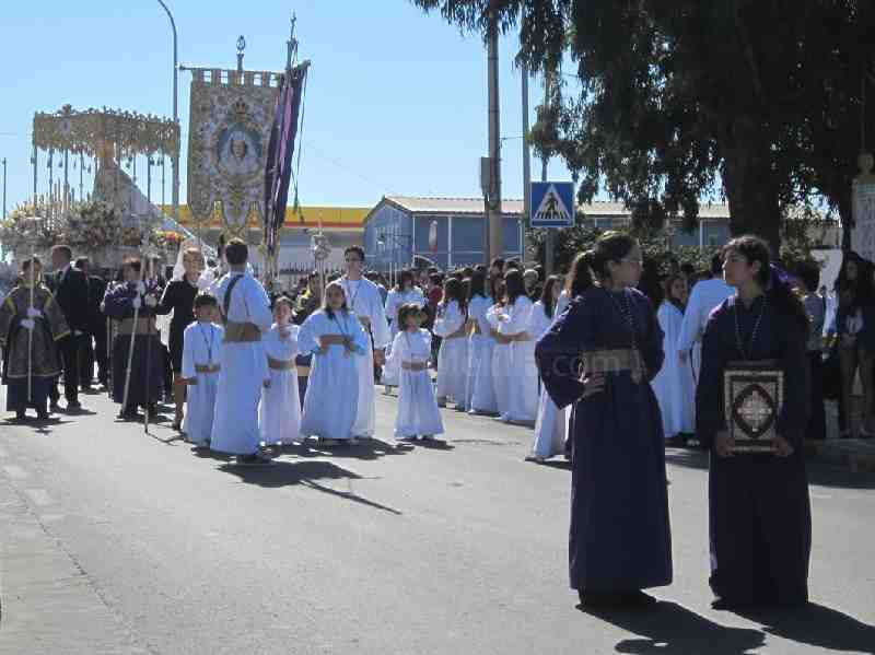 Nuestra Señora del Rocío, espléndida en el Domingo de Resurrección