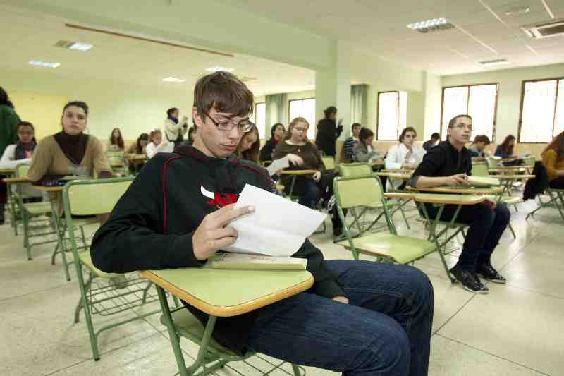 El IES Leopoldo Queipo acoge la prueba escrita de la 52º Edición del Concurso Coca-Cola de Jóvenes Talentos-Premio de Relato Corto