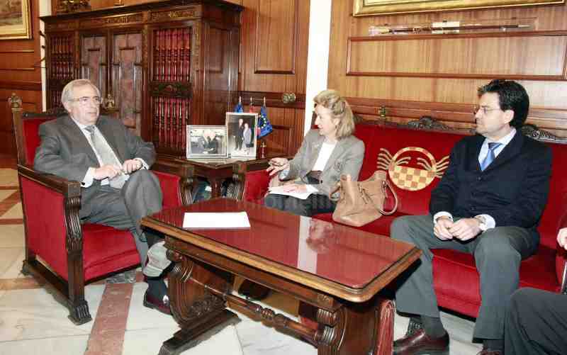 López Almandáriz durante su encuentro con Imbroda
