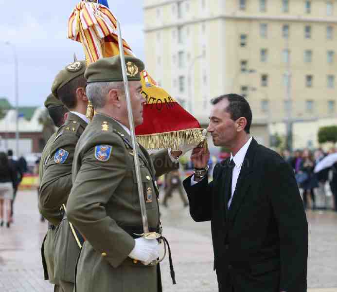 Más de 200 personas reafirman su amor patrio en la Jura de Bandera Civil celebrada en Melilla