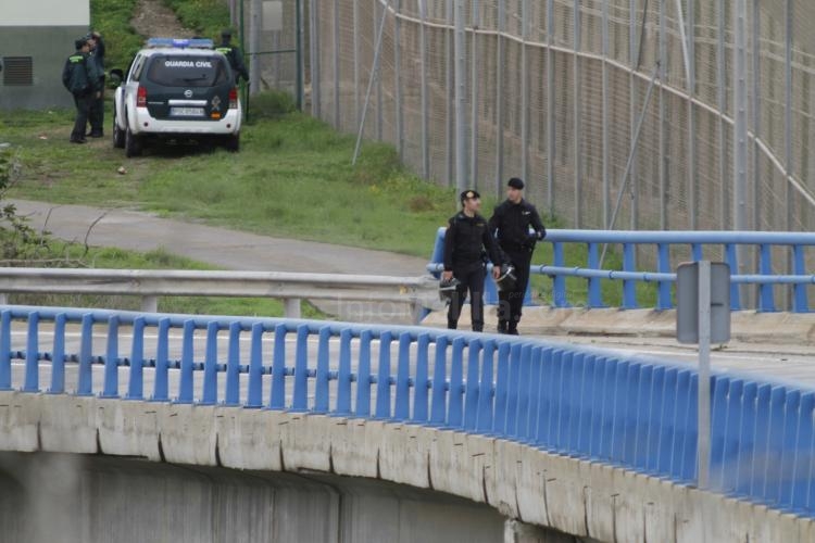 Alrededor 200 inmigrantes protagonizan un nuevo intento de entrada masiva en Melilla, pero ninguno lo consigue