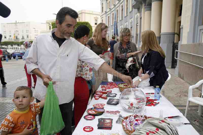 Cigarros por caramelos, así celebra Melilla el Día Mundial Sin Tabaco