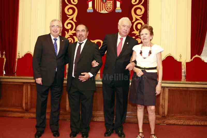 Melilla agradece a García-Margallo su dedicación en los comienzos de la Democracia otorgándole el título de Hijo Adoptivo