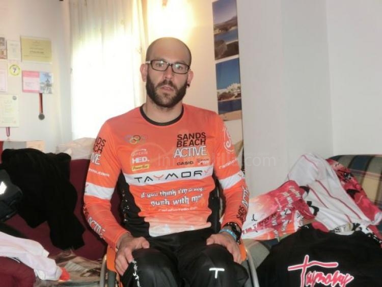 El deportista paralímpico Rafa Botello se inscribe en la media maraton "Ciudad de Melilla"