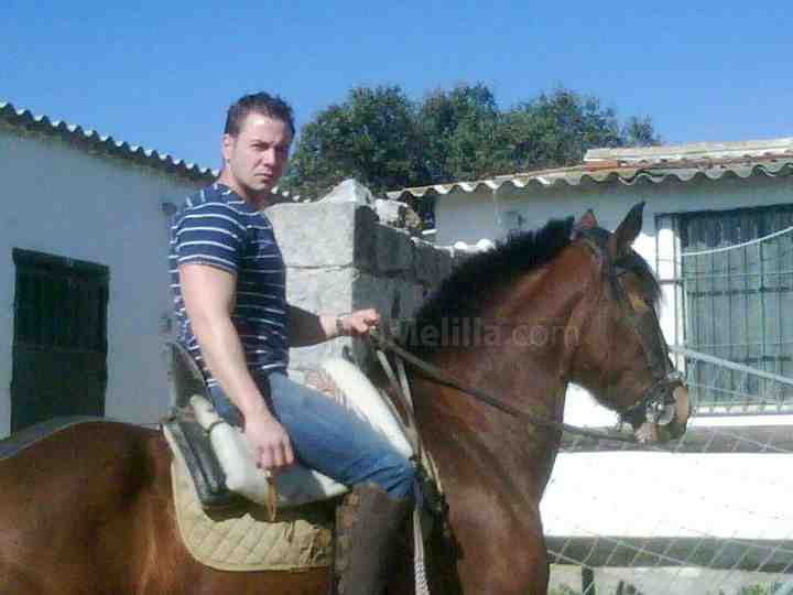 La familia de Alfonso de Hoz, indignada, asegura que el joven no pertenecía a ningún grupo extremista
