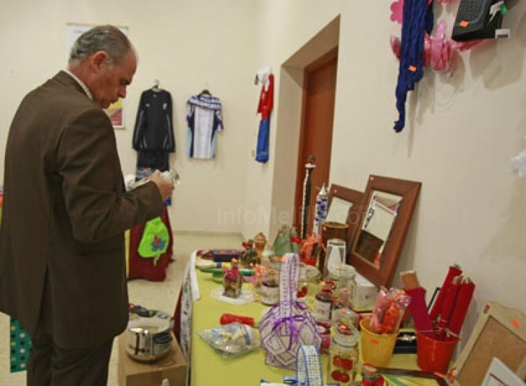 La clase política ha sido la primera en acudir a la llamada de la asociación