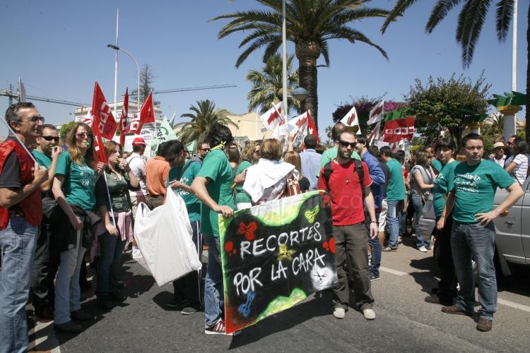 Unas 200 personas protestan por los recortes en Educación en una jornada de huelga con un seguimiento "mucho mayor"