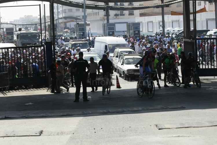 Cierran la frontera de Melilla durante una hora por una protesta de activistas marroquíes